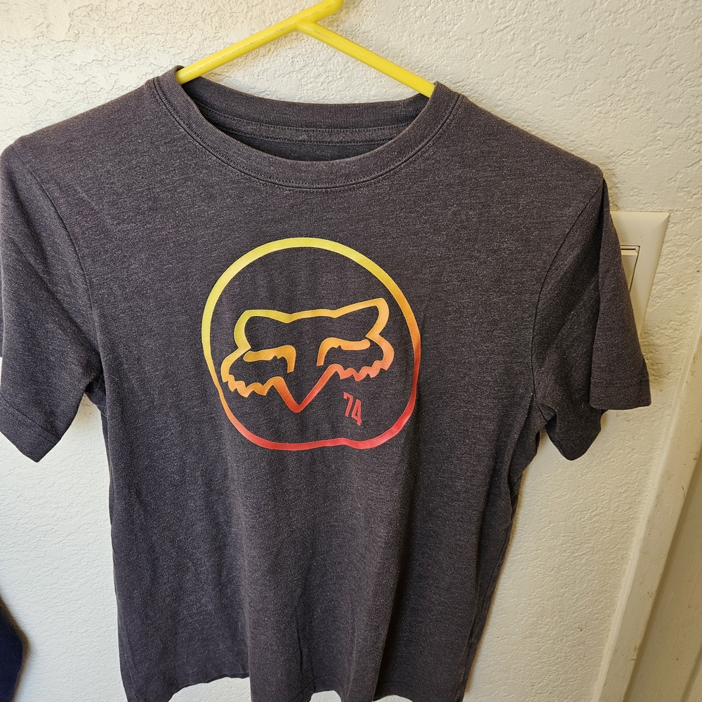 Fox Racing Sports Mens Size L Gray and Red Short Sleeve Tee with Logo